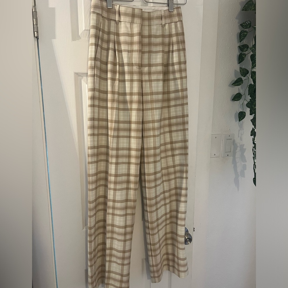 EUC Aritzia The Effortless Pant, light plaid, size 2